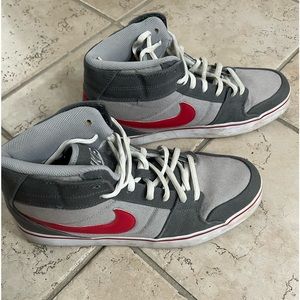 Men’s Gray/Red Nike Ruckus Mid Sz. 13